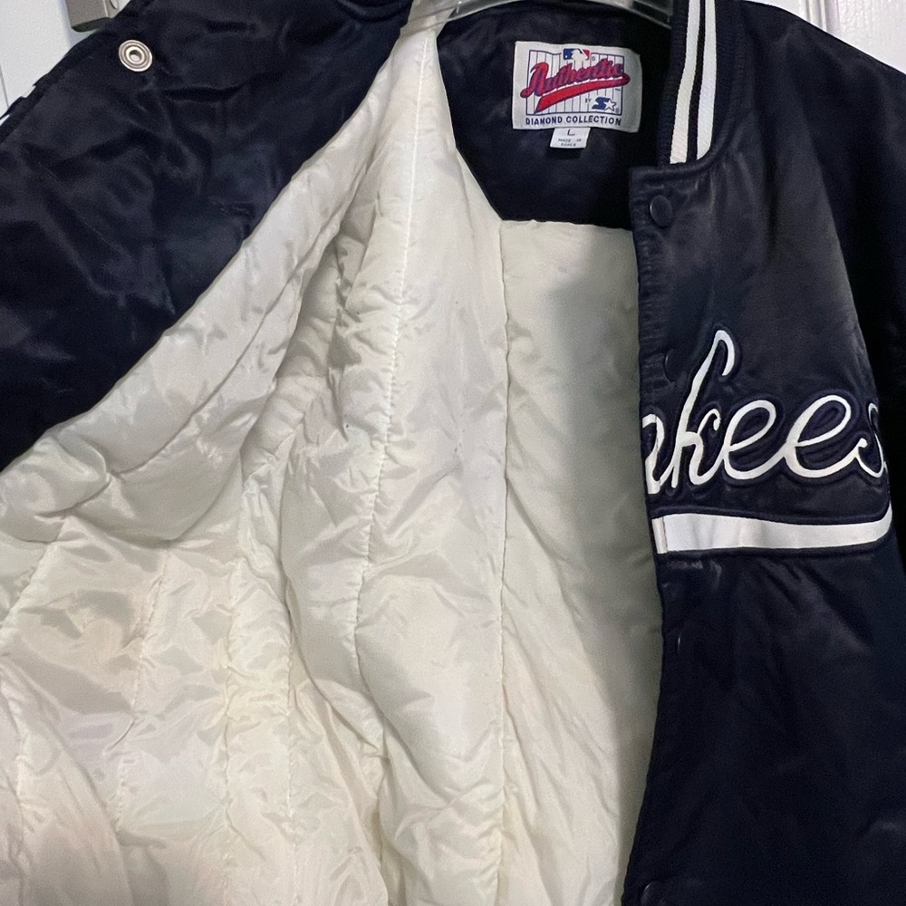 New York Yankees Starter Bomber Kids Jacket - Picture 4 of 7